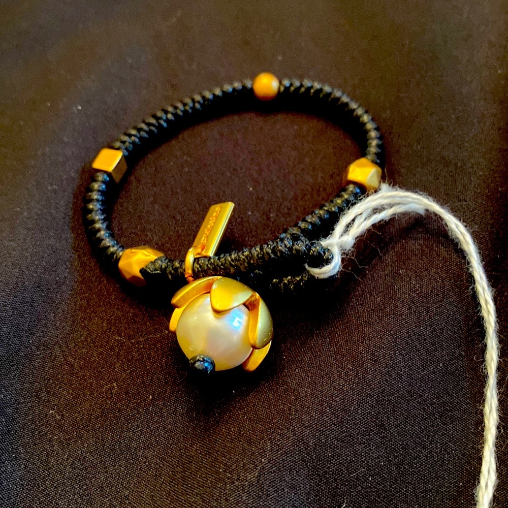 Ladies black gold bracelet with pearl